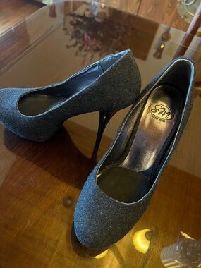 SM New York Dark Gray Wool Platform Stiletto Pumps